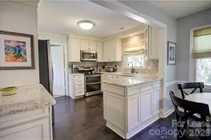 3806 Bridgewood Ln, Charlotte, NC 28226 - Photo 8