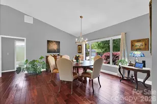 108 Fairway Knoll Dr, Hendersonville, NC 28739 - Photo 2