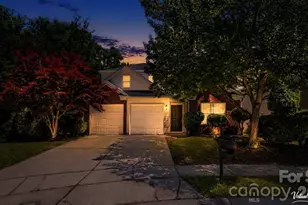 2011 Stargrass Ct, Charlotte, NC 28213 - Photo 2