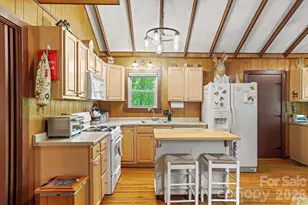 80 Corbin Hills Dr, Franklin, NC 28734 - Photo 8