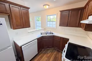 9510 Littleleaf Dr, Charlotte, NC 28215 - Photo 8