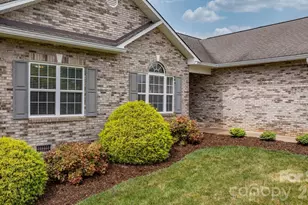 3534 47th Ave Pl NE, Hickory, NC 28601 - Photo 2