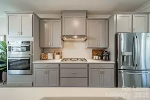 4040 Hidden Oaks Dr, Charlotte, NC 28205 - Photo 6