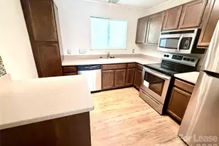 3284 Heathstead Place, Charlotte, NC 28210 - Photo 4