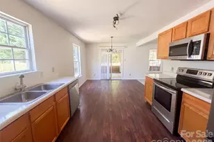 6734 Wandering Creek Dr, Charlotte, NC 28216 - Photo 8
