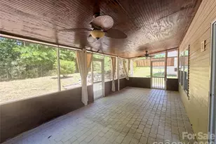 6734 Wandering Creek Dr, Charlotte, NC 28216 - Photo 16