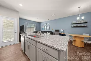 6132 Guildford Hill Ln, Charlotte, NC 28215 - Photo 8