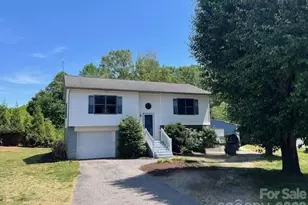 2381 Boardwalk Ct, Lenoir, NC 28645 - Photo 2