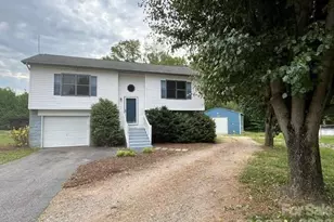 2381 Boardwalk Ct, Lenoir, NC 28645 - Photo 2