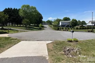 2381 Boardwalk Ct, Lenoir, NC 28645 - Photo 10