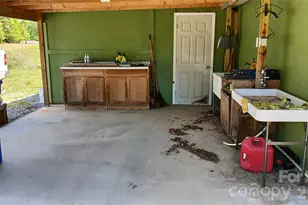 300 Woodlawn Dr, Connelly Springs, NC 28612 - Photo 14