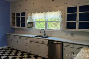 300 Woodlawn Dr, Connelly Springs, NC 28612 - Photo 26
