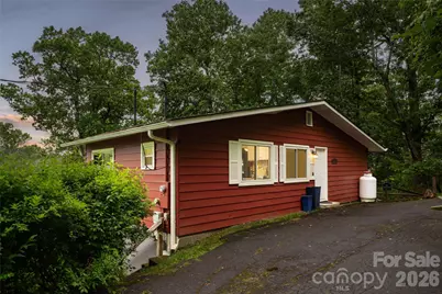 8 N Delano Road, Asheville, NC 28805 - Photo 1