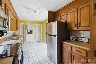 318 Resort St, Hendersonville, NC 28792 - Photo 8