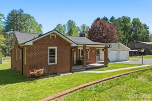 318 Resort St, Hendersonville, NC 28792 - Photo 2