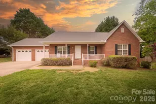 3971 Rolling Meadow Ln, Lincolnton, NC 28092 - Photo 2
