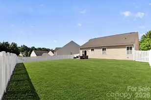 8807 Heartleaf Rd, Charlotte, NC 28227 - Photo 32