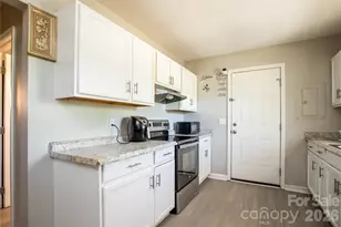 1913 Freeman Mill Rd, Greensboro, NC 27406 - Photo 6