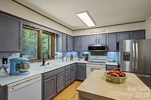 100 Greenbriar Ave, Flat Rock, NC 28731 - Photo 18