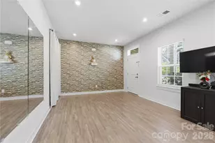 10158 Paper Birch Dr, Charlotte, NC 28215 - Photo 6