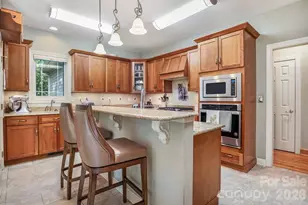 301 Gateway Dr, Hendersonville, NC 28739 - Photo 16