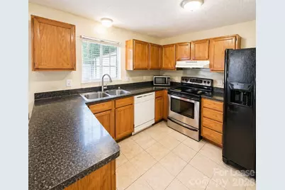 9456 Lexington Circle #D, Charlotte, NC 28213 - Photo 4