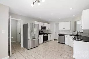 9213 Chastain Walk Dr, Charlotte, NC 28216 - Photo 10