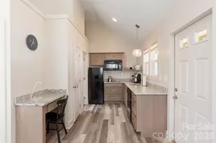 606 Ray Ave, Hendersonville, NC 28792 - Photo 6