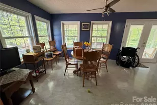 1044 Meadowbrook Ln, Newton, NC 28658 - Photo 6