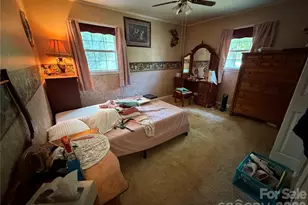 1044 Meadowbrook Ln, Newton, NC 28658 - Photo 12