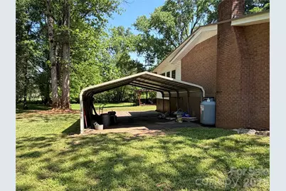 1044 Meadowbrook Lane, Newton, NC 28658 - Photo 6