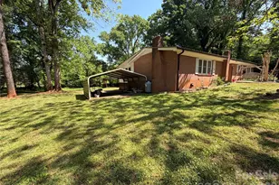 1044 Meadowbrook Ln, Newton, NC 28658 - Photo 16