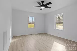 621 E Sharpe Street E, Statesville, NC 28677 - Photo 8