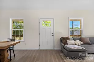 805 Hunter St, York, SC 29745 - Photo 2