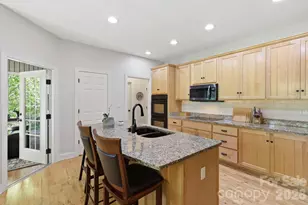 89 Dallas Dr, Hendersonville, NC 28739 - Photo 10