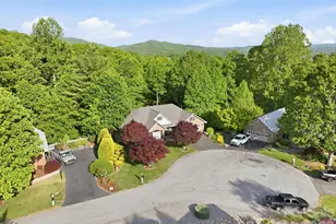 89 Dallas Dr, Hendersonville, NC 28739 - Photo 2