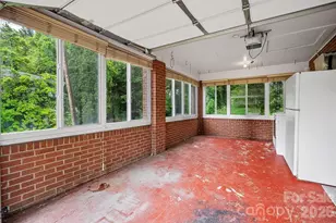 1106 Cherokee Dr, Hendersonville, NC 28739 - Photo 32