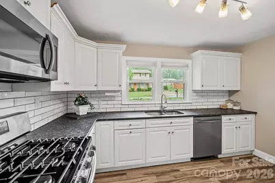 1106 Cherokee Drive, Hendersonville, NC 28739 - Photo 20
