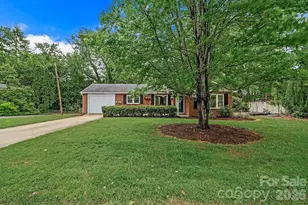 1106 Cherokee Dr, Hendersonville, NC 28739 - Photo 2