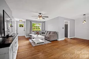 1106 Cherokee Dr, Hendersonville, NC 28739 - Photo 10