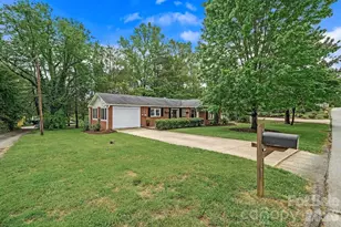 1106 Cherokee Dr, Hendersonville, NC 28739 - Photo 36
