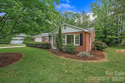 1106 Cherokee Drive, Hendersonville, NC 28739 - Photo 4