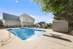 2604 Ironwood Dr, Hickory, NC 28602 - Photo 2