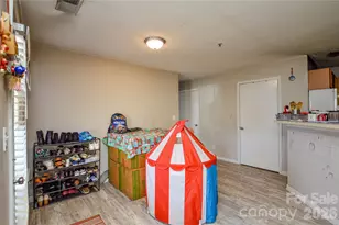 9709 Campus Walk Ln, Charlotte, NC 28262 - Photo 6