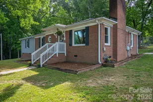 704 Dogwood Ave, Lincolnton, NC 28092 - Photo 2