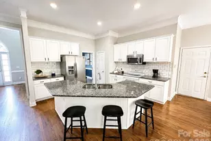 1675 Sanridge Wind Ln, Charlotte, NC 28262 - Photo 4