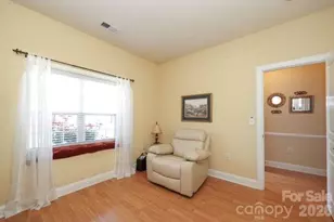 5714 Bradford Lake Ln, Charlotte, NC 28269 - Photo 4