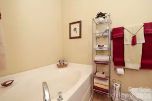 5714 Bradford Lake Ln, Charlotte, NC 28269 - Photo 22