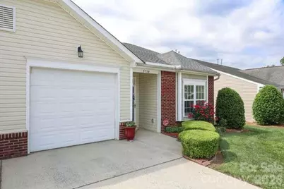 5714 Bradford Lake Lane, Charlotte, NC 28269 - Photo 2
