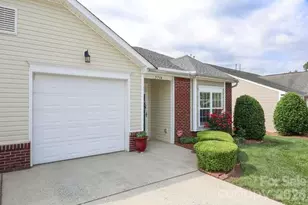 5714 Bradford Lake Ln, Charlotte, NC 28269 - Photo 2